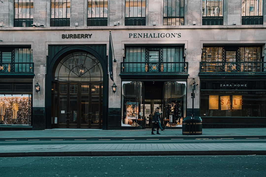 Knightsbridge London neighbourhood